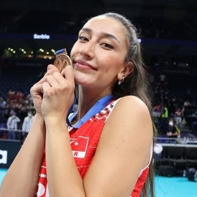 Hande Baladin Kimdir?